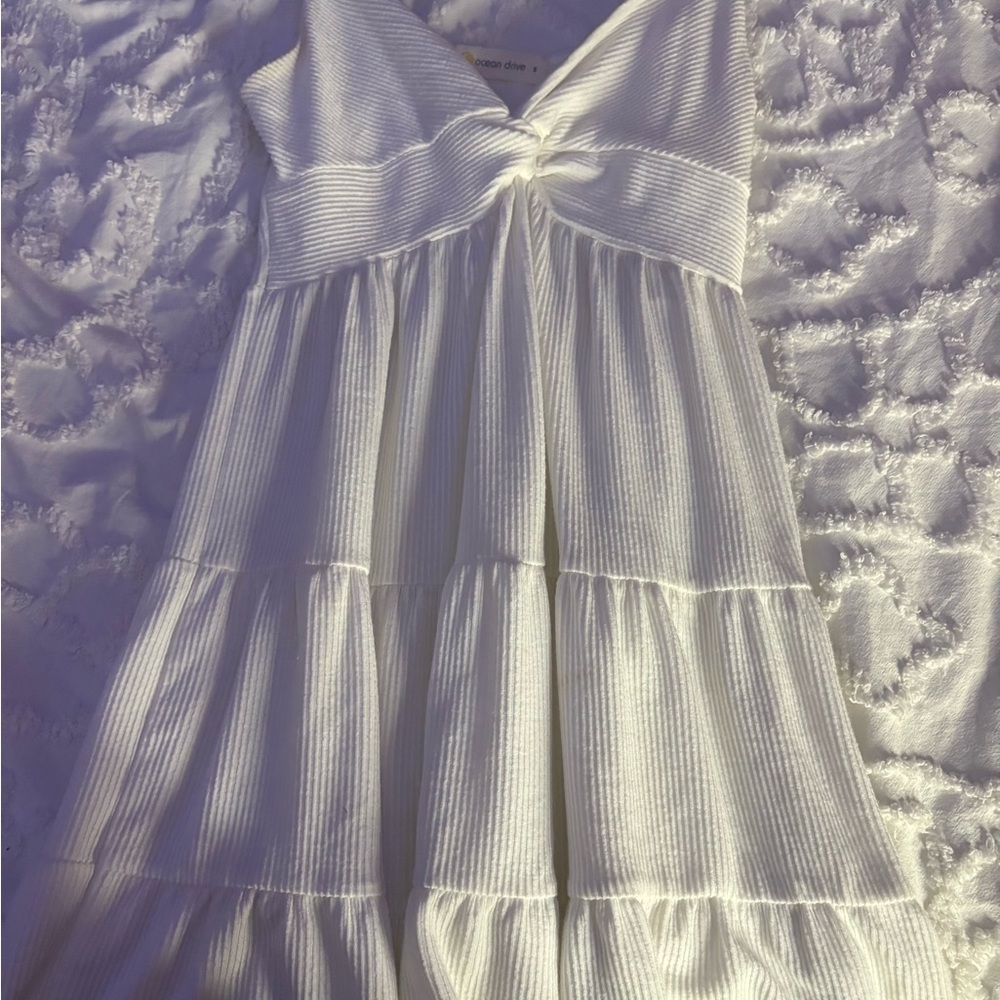 Elegant White Dress - Picture 3 of 7
